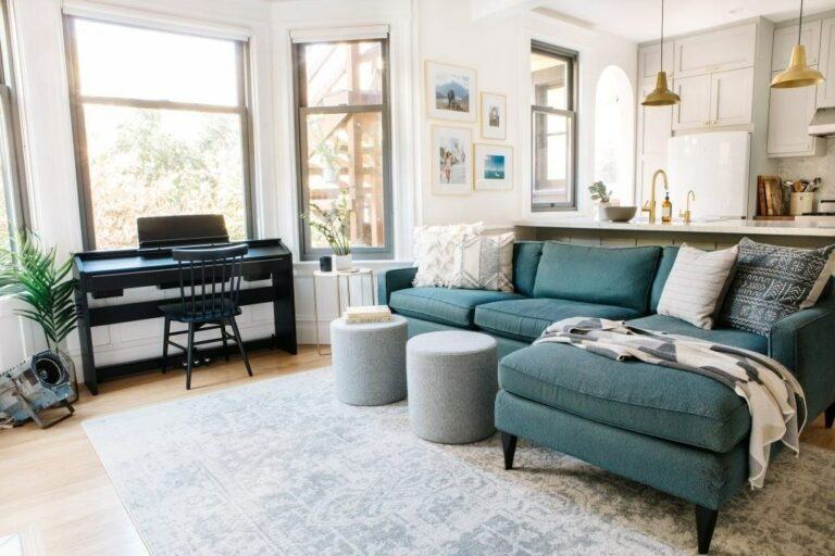 Sofa màu xanh nhẹ nhàng cho phòng khách nhỏ
